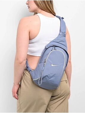 Nike 8L Essentials Sling Bag